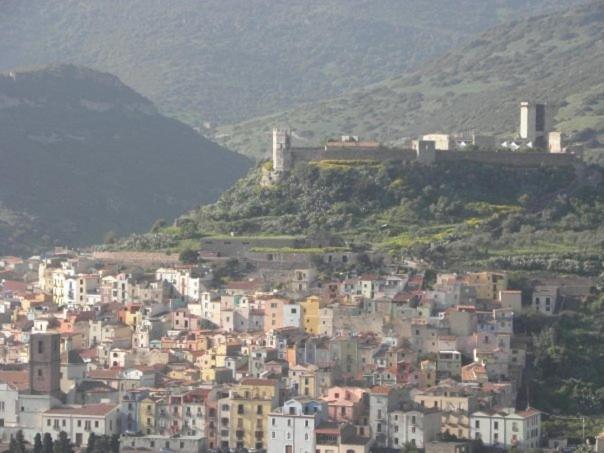 Corte Fiorita Albergo Diffuso Bosa Exterior foto